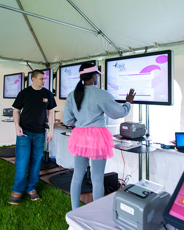 KomenWkNorwallk_May102014_0025